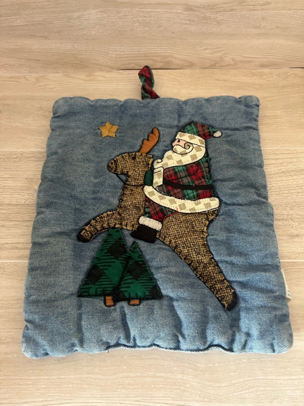 Vtg Santa Quilted Christmas Wall
Hanging Decor Fabric Potholder
Holiday Kitchen